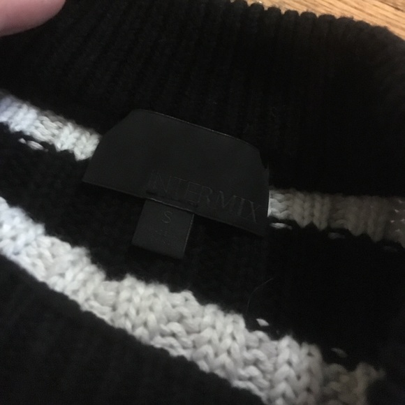 Intermix Shiloh striped Mock Neck - Picture 4 of 4